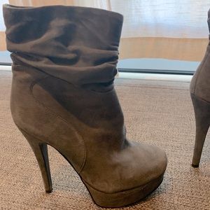 Aldo gray suede short boots